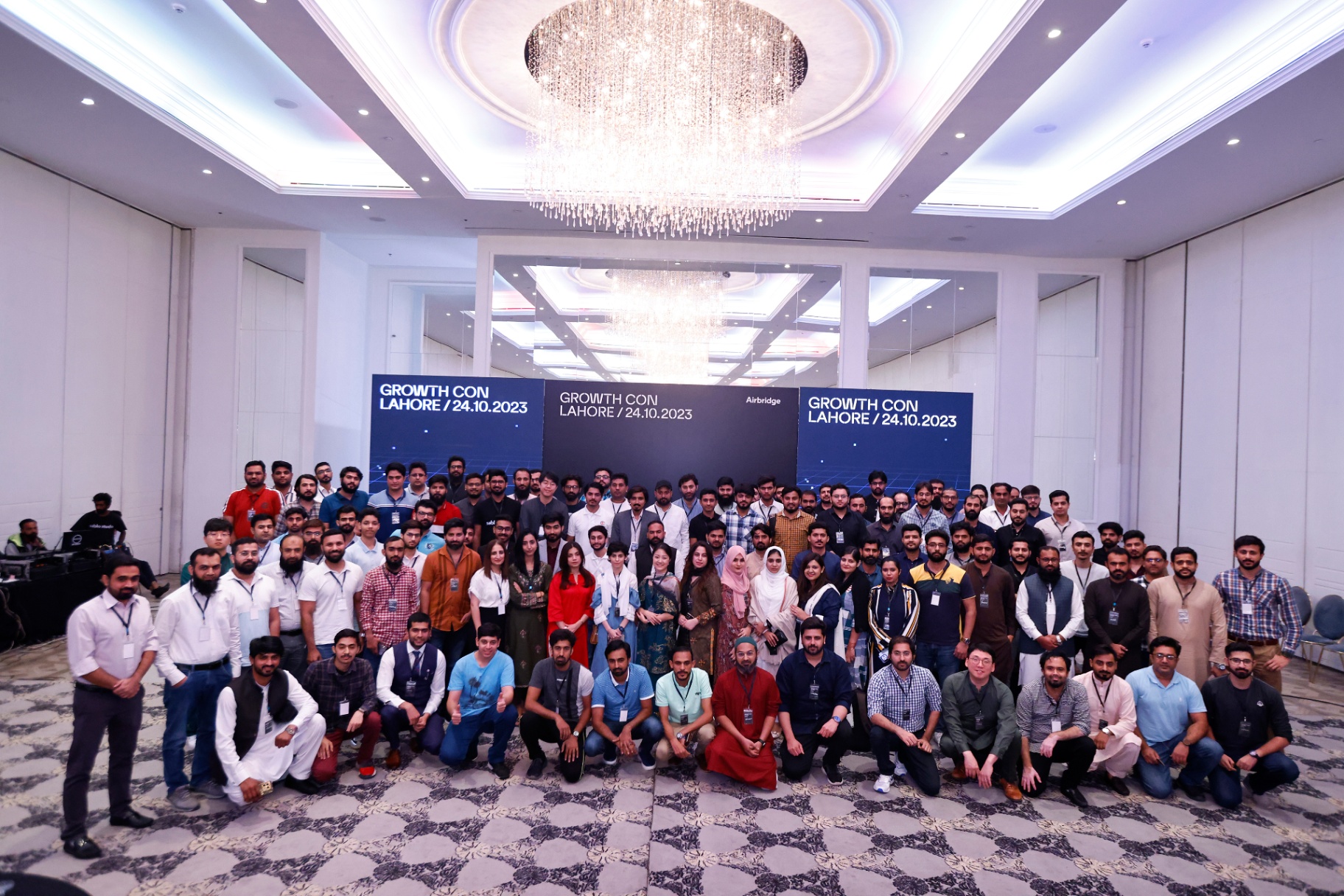 Group photo at Growth Con Lahore with Airbridge